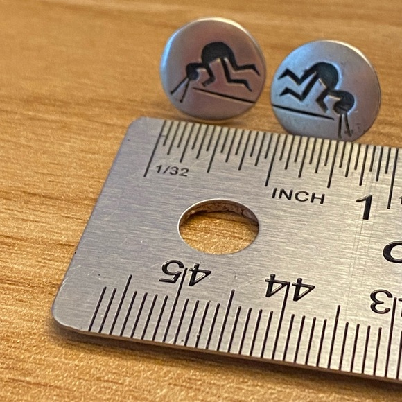 Cute round Hopi Indian Kokopelli flute dancer sterling silver stud earrings - Picture 6 of 8